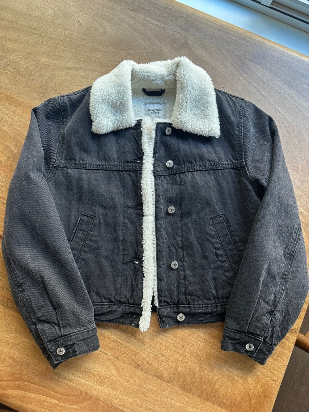 Abercrombie & Fitch Jean Jacket with Sherpa lining/collar